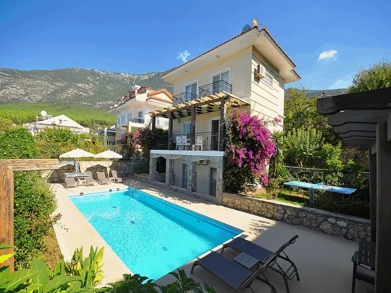 Fethiye’de bahçeli kiralık villa