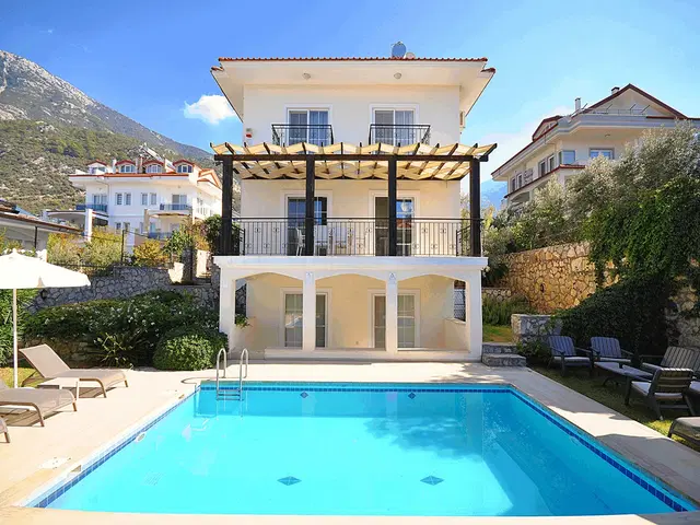 Fethiye Ekonomik Kiralık Villa: Sakin Konumda, Özel Havuzlu, 4 Yatak Odalı