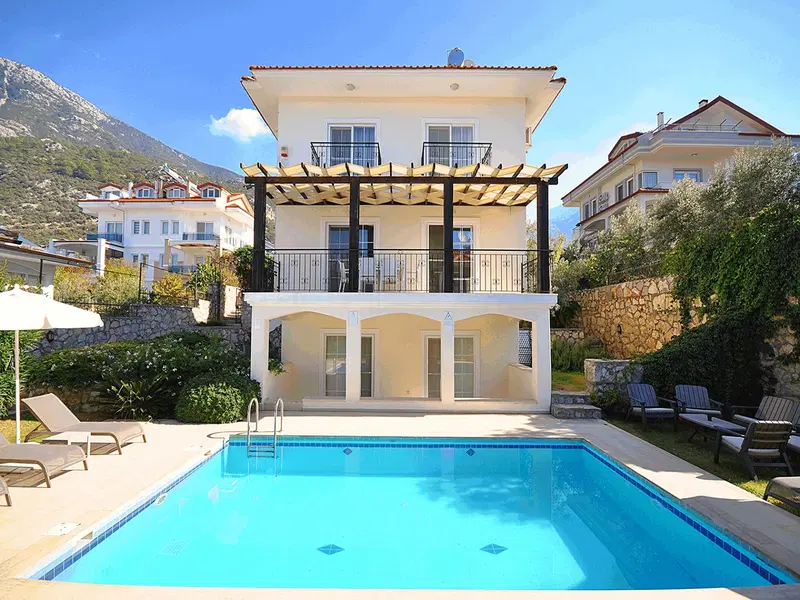 Fethiye’de bahçeli kiralık villa