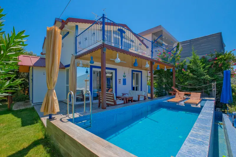Fethiye’de bahçeli kiralık villa