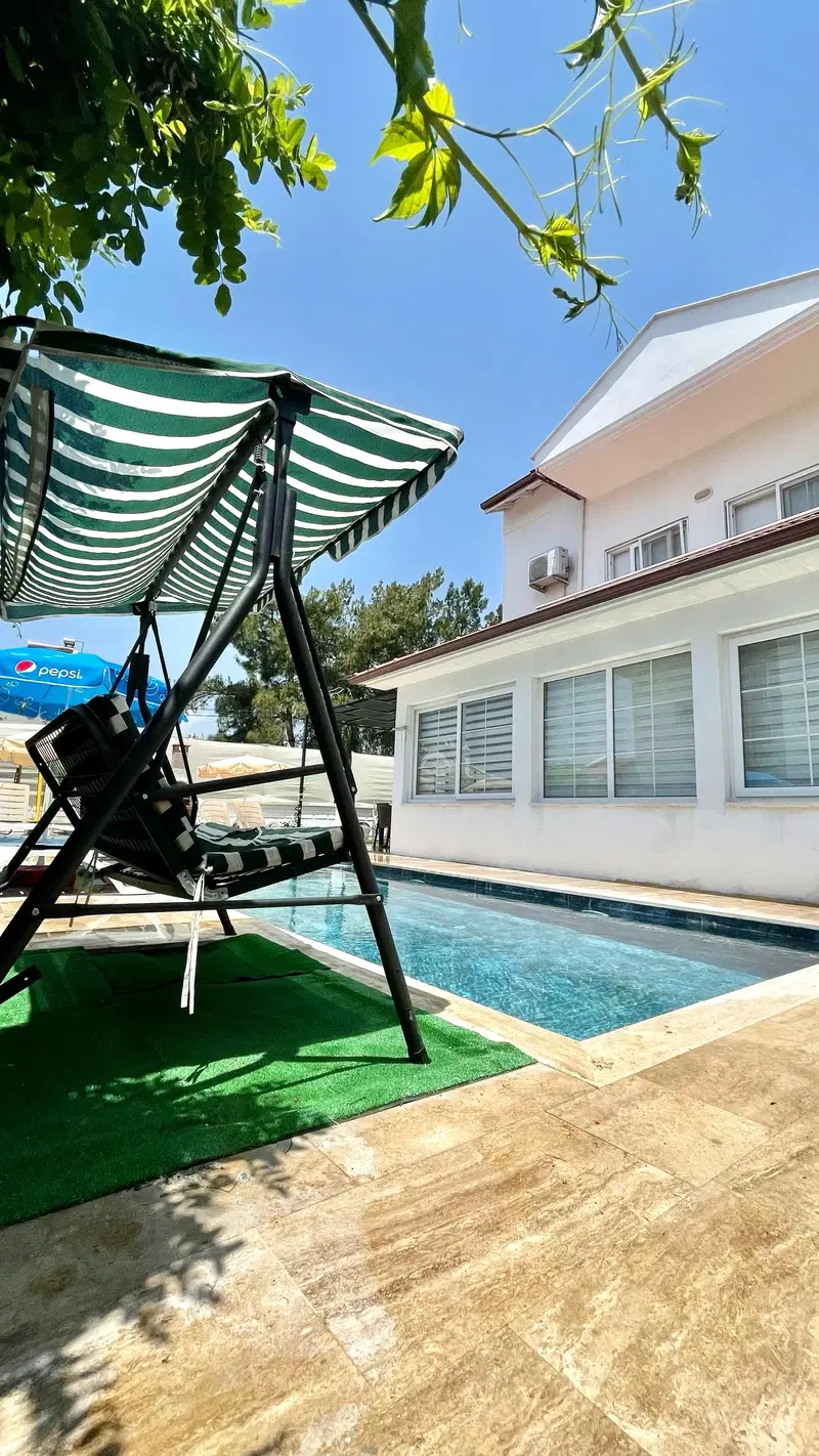 Fethiye’de bahçeli kiralık villa