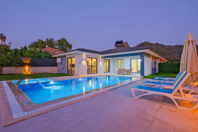Sakin Konumda Fethiye’de 3 Yatak Odalı Özel Havuzlu Kiralık Villa