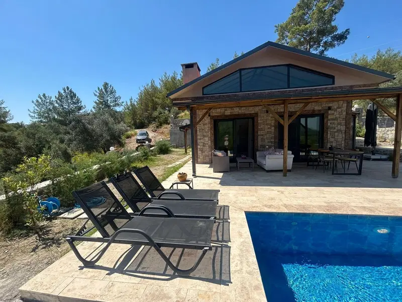 Fethiye’de bahçeli kiralık villa