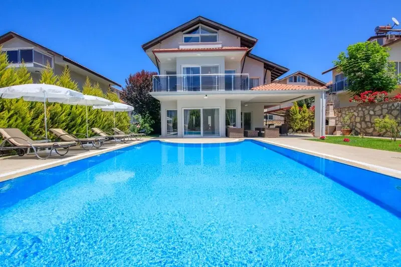 Fethiye’de jakuzili kiralık villa
