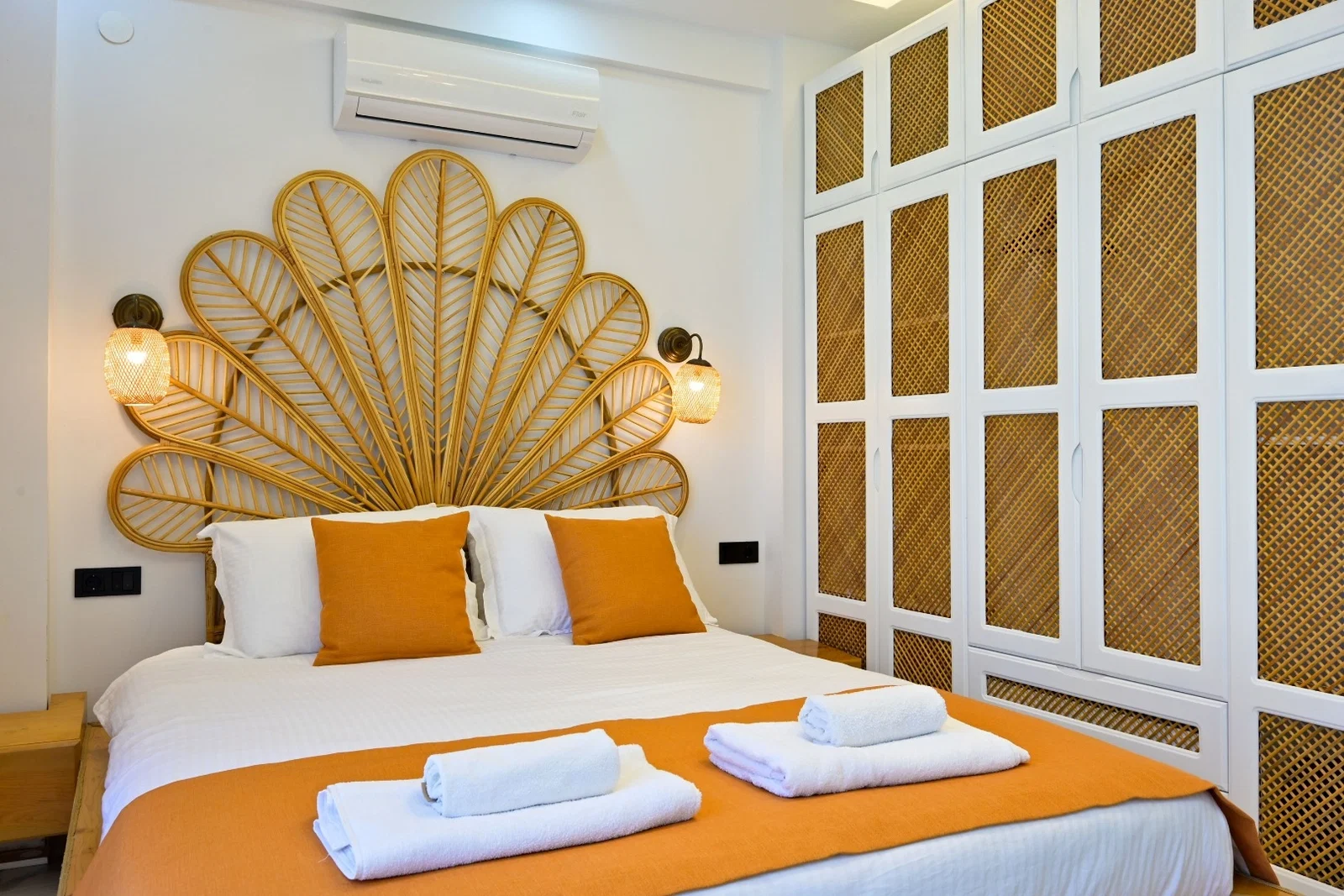 Fethiye’de Deniz Manzaralı, Isıtmalı Havuzlu, 6 Kişilik, Lüks Villa