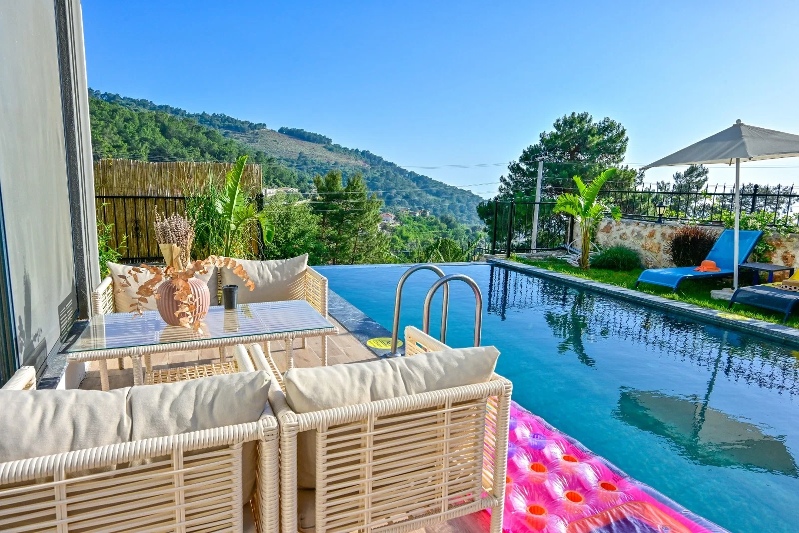 Fethiye’de Deniz Manzaralı, Isıtmalı Havuzlu, 6 Kişilik, Lüks Villa