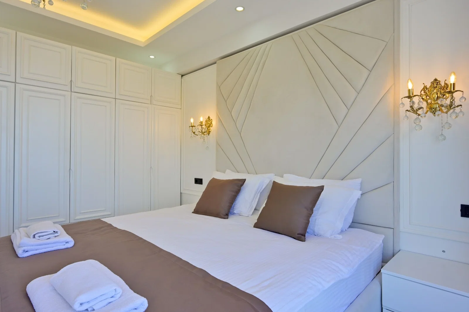 Fethiye’de Deniz Manzaralı, Isıtmalı Havuzlu, 6 Kişilik, Lüks Villa