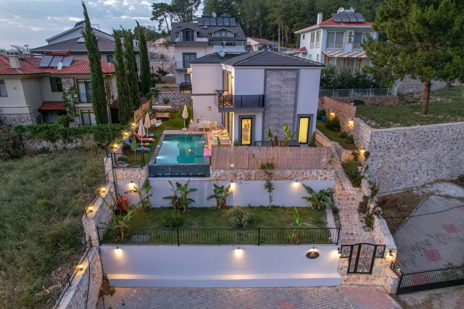 Fethiye’de Deniz Manzaralı, Isıtmalı Havuzlu, 6 Kişilik, Lüks Villa