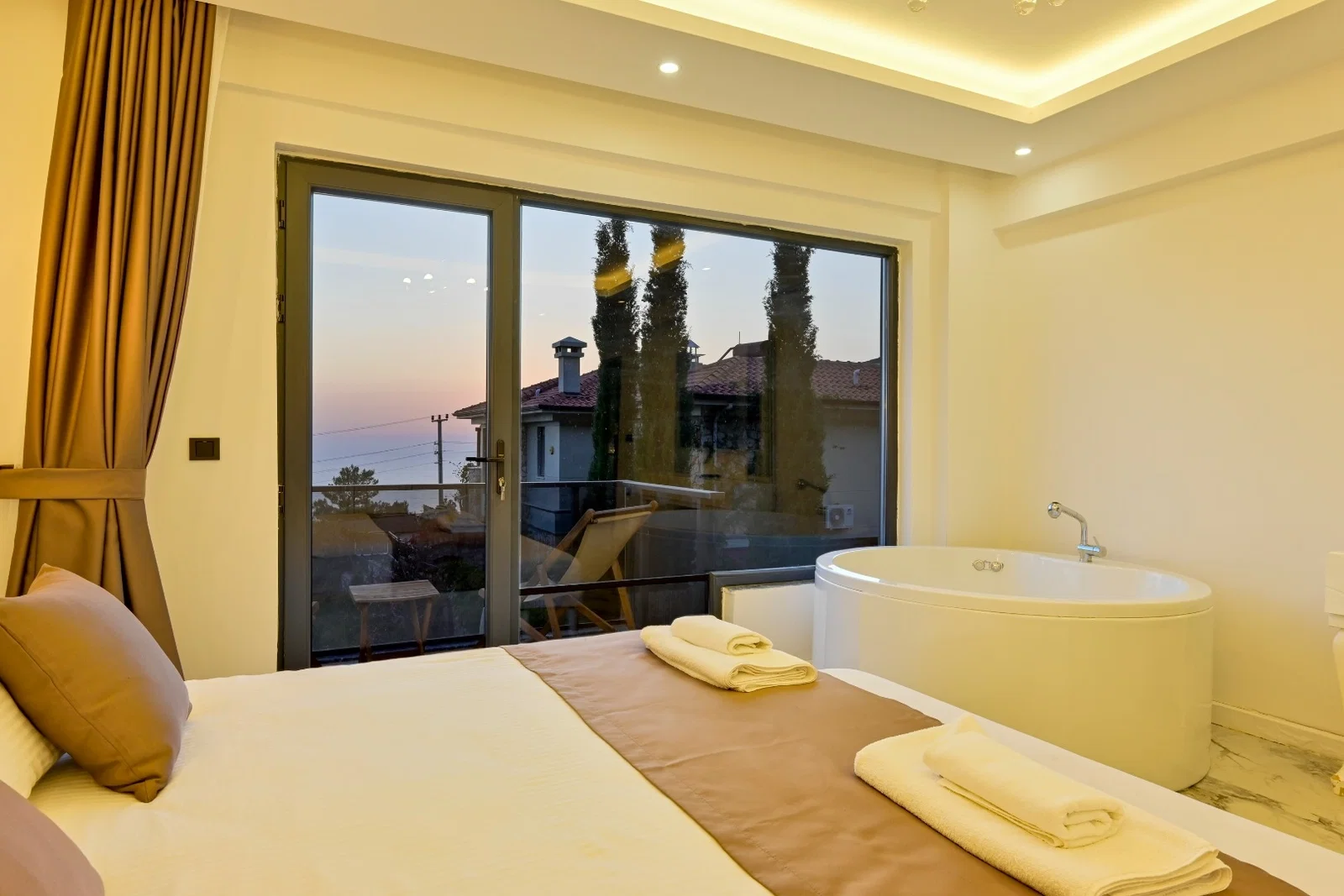 Fethiye’de Deniz Manzaralı, Isıtmalı Havuzlu, 6 Kişilik, Lüks Villa
