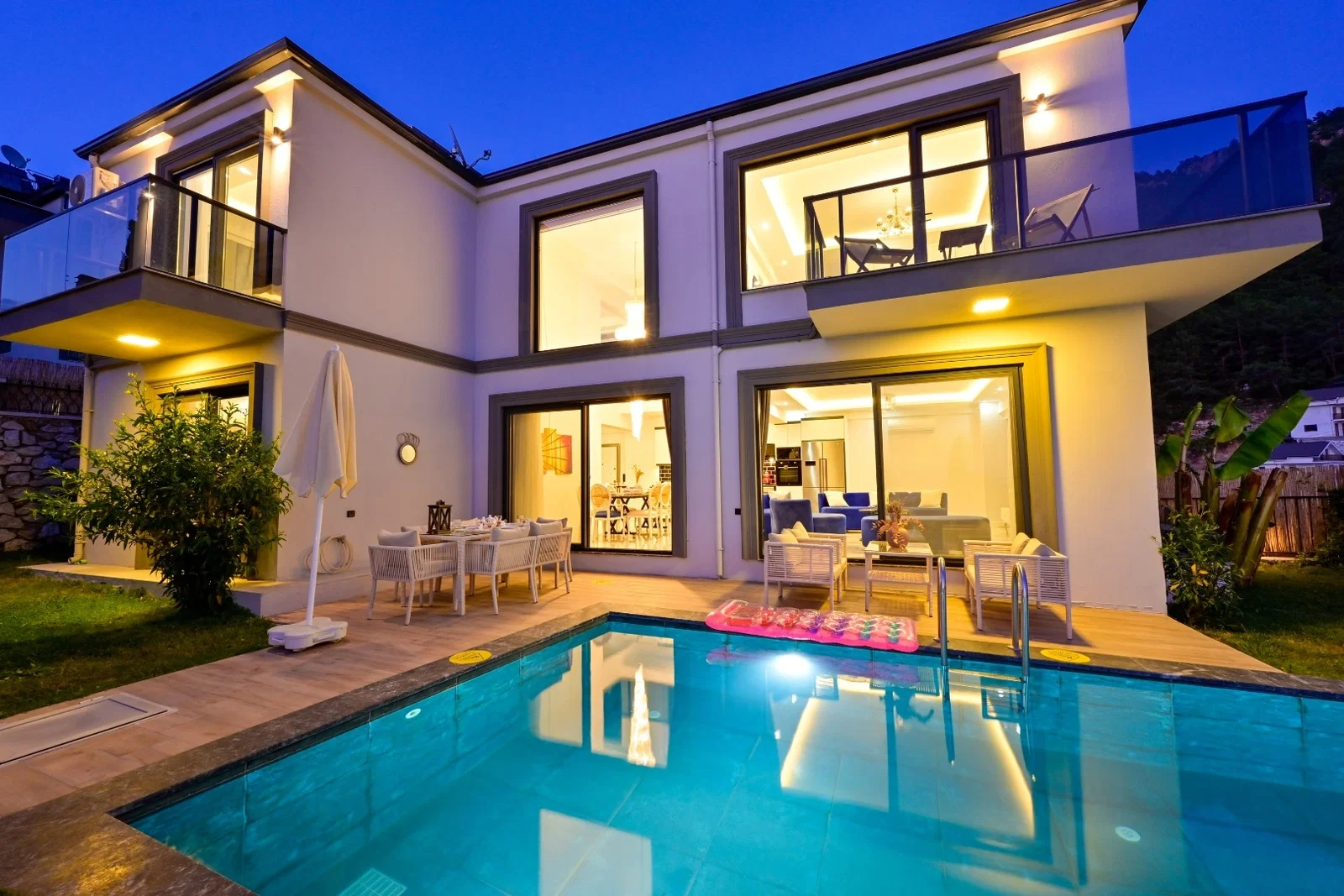 Fethiye’de Deniz Manzaralı, Isıtmalı Havuzlu, 6 Kişilik, Lüks Villa