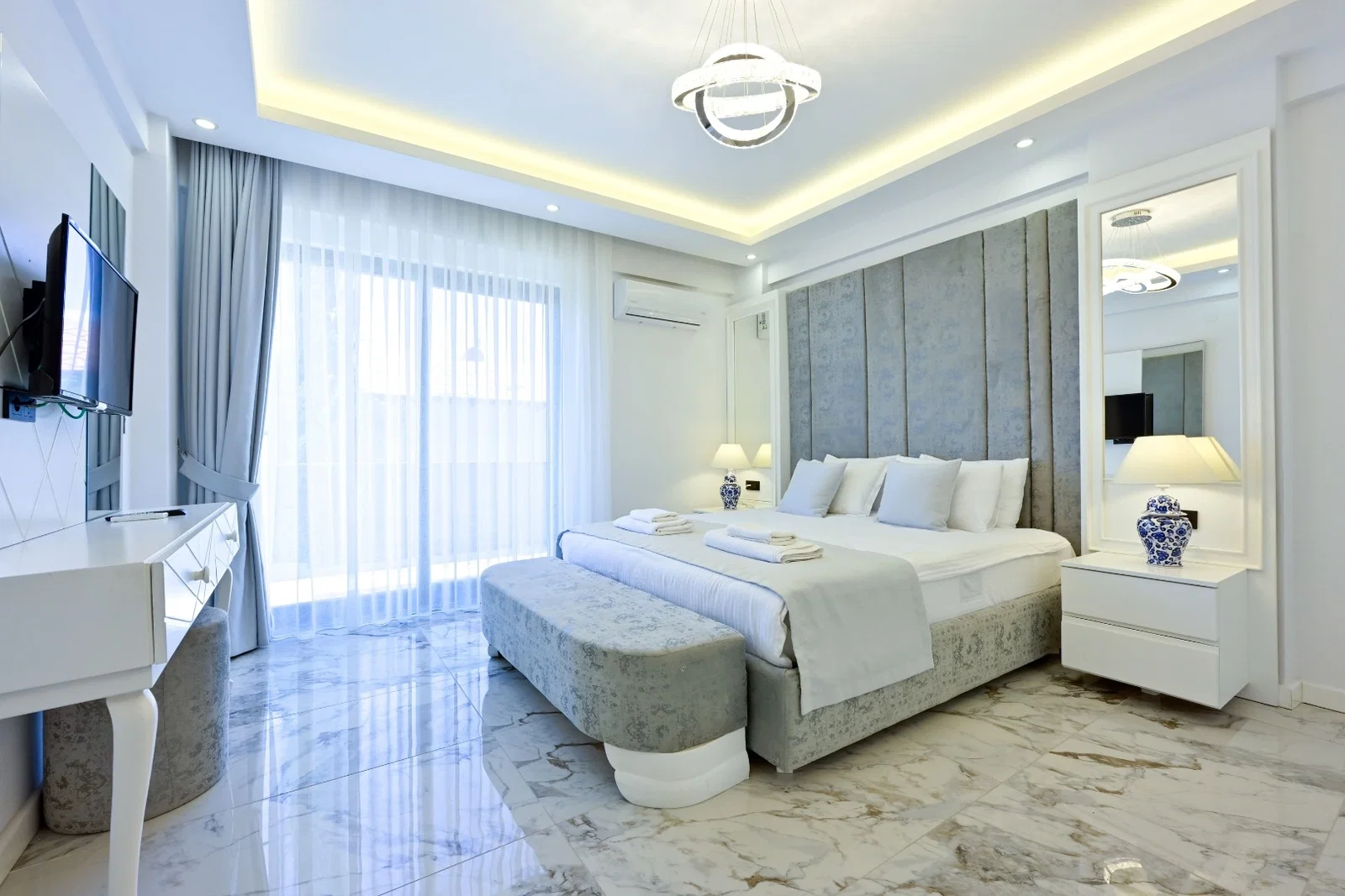 Fethiye’de Deniz Manzaralı, Isıtmalı Havuzlu, 6 Kişilik, Lüks Villa