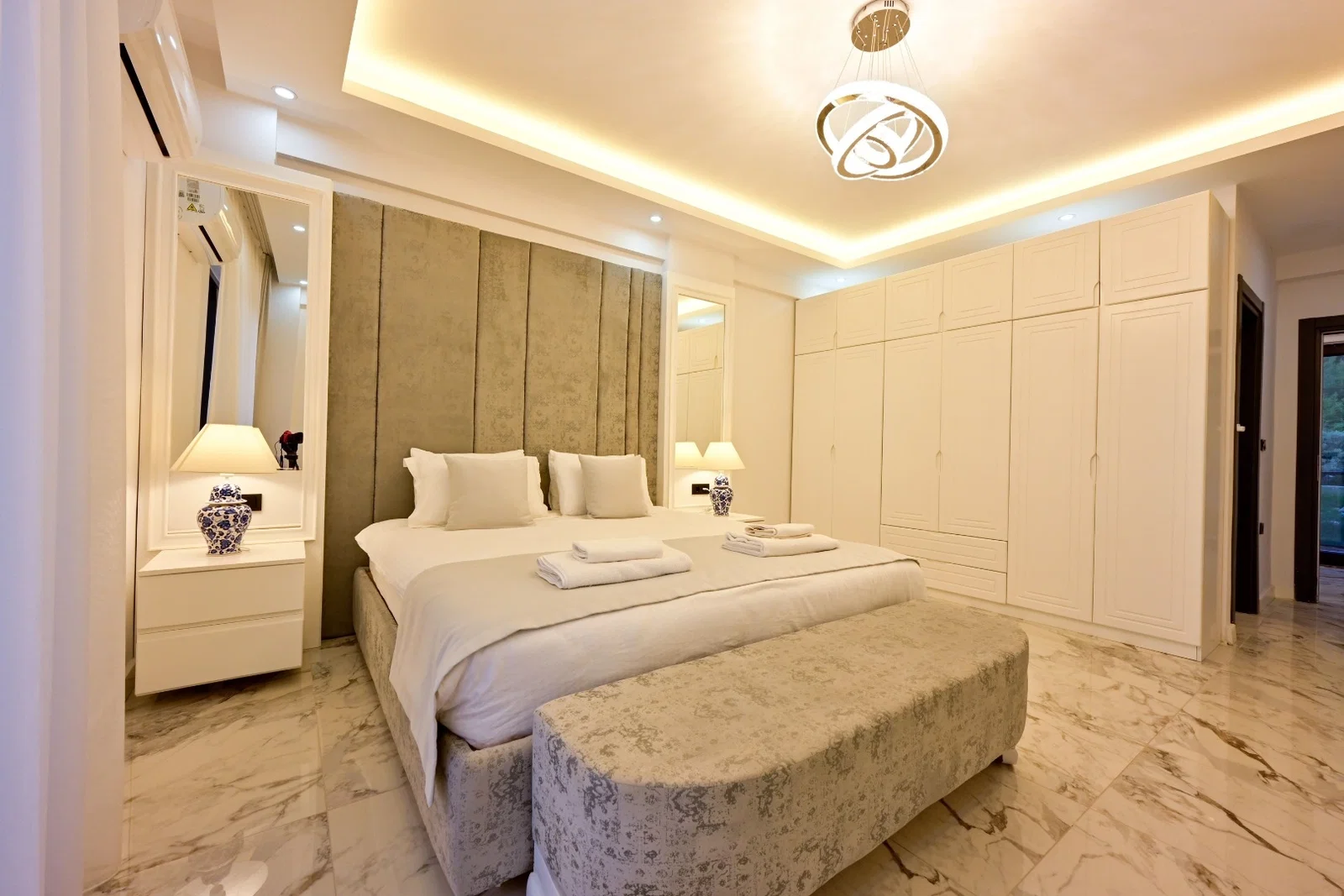 Fethiye’de Deniz Manzaralı, Isıtmalı Havuzlu, 6 Kişilik, Lüks Villa