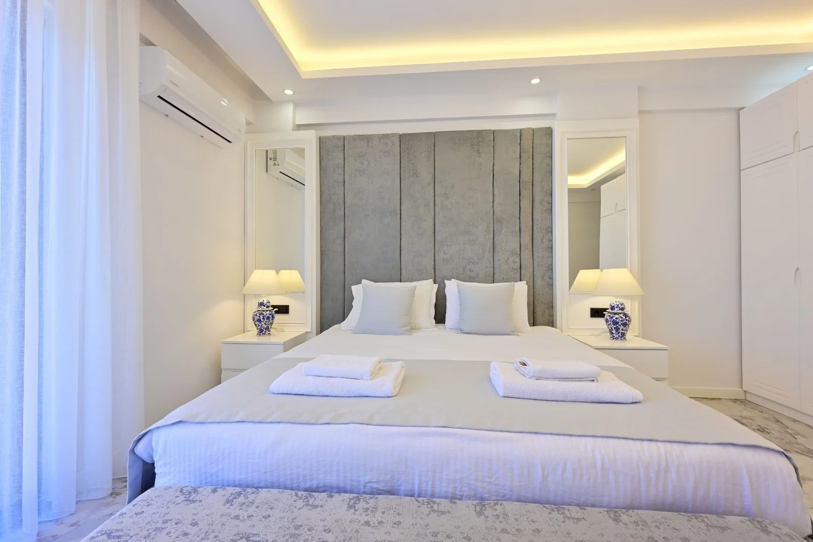 Fethiye’de Deniz Manzaralı, Isıtmalı Havuzlu, 6 Kişilik, Lüks Villa