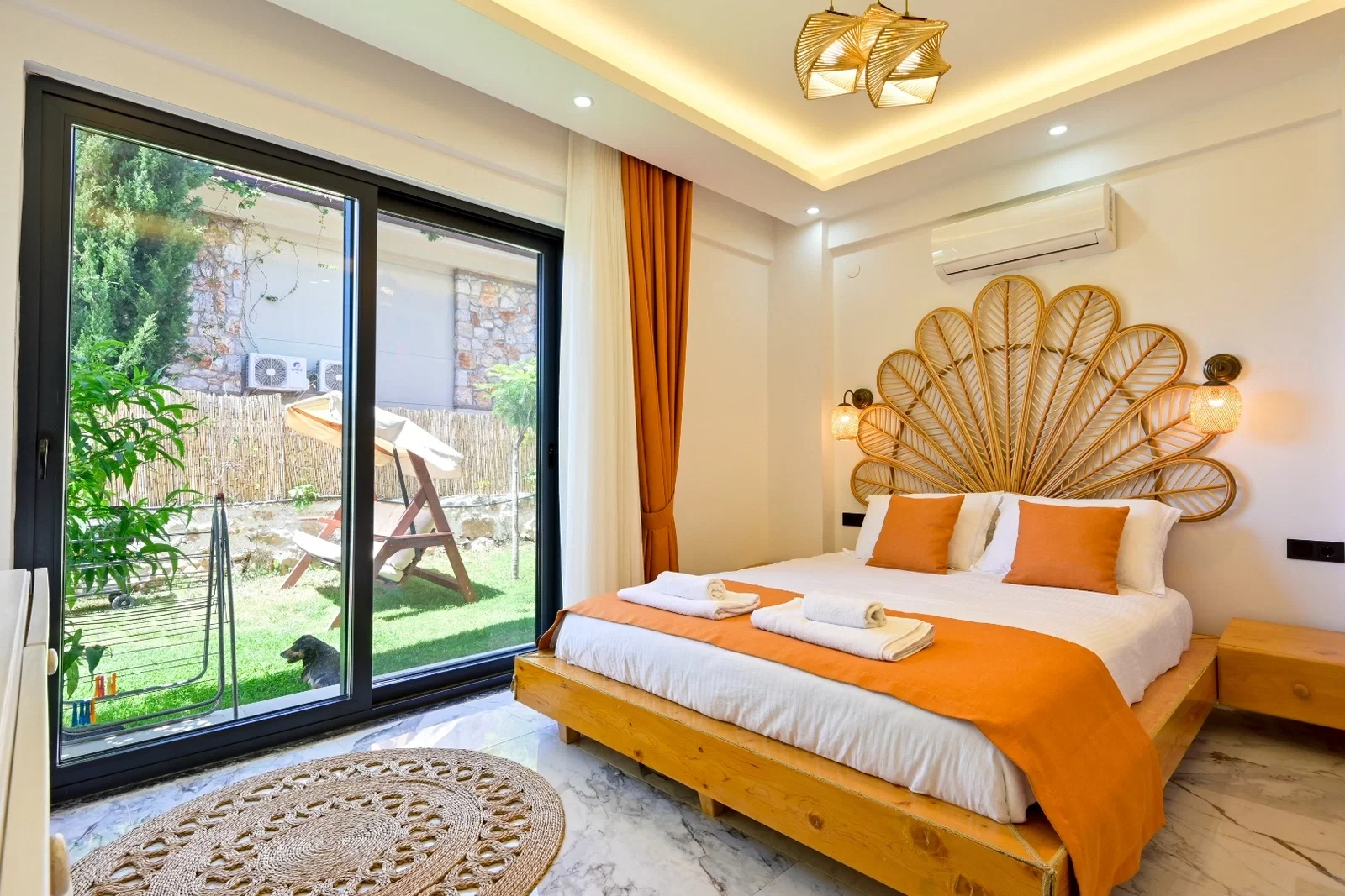 Fethiye’de Deniz Manzaralı, Isıtmalı Havuzlu, 6 Kişilik, Lüks Villa