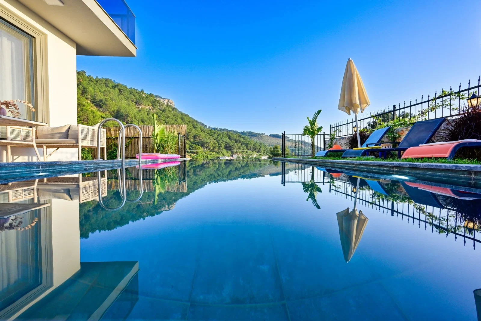 Fethiye’de Deniz Manzaralı, Isıtmalı Havuzlu, 6 Kişilik, Lüks Villa