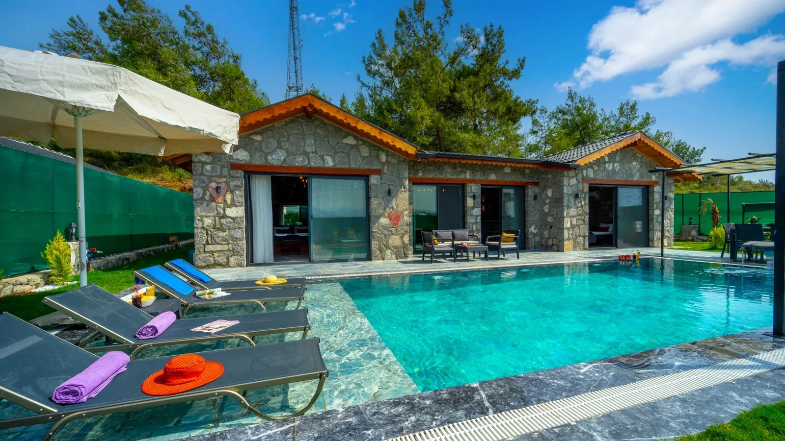 Fethiye’de jakuzili kiralık villa