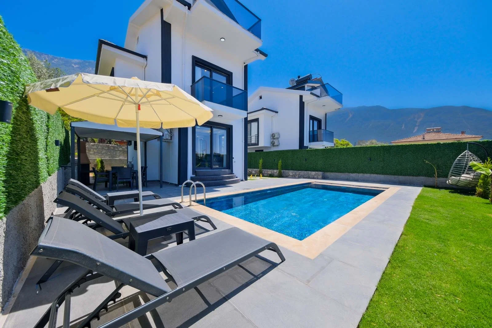Fethiye’de Sakin Konumda, Özel Havuzlu, 3 Yatak Odalı, Kiralık Villa