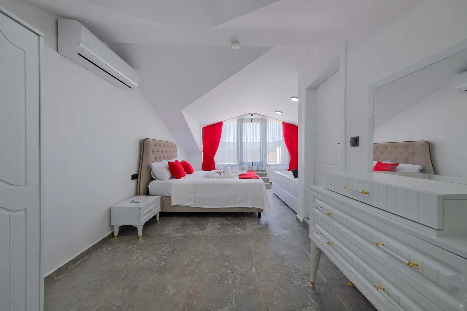Fethiye’de Sakin Konumda, Özel Havuzlu, 3 Yatak Odalı, Kiralık Villa