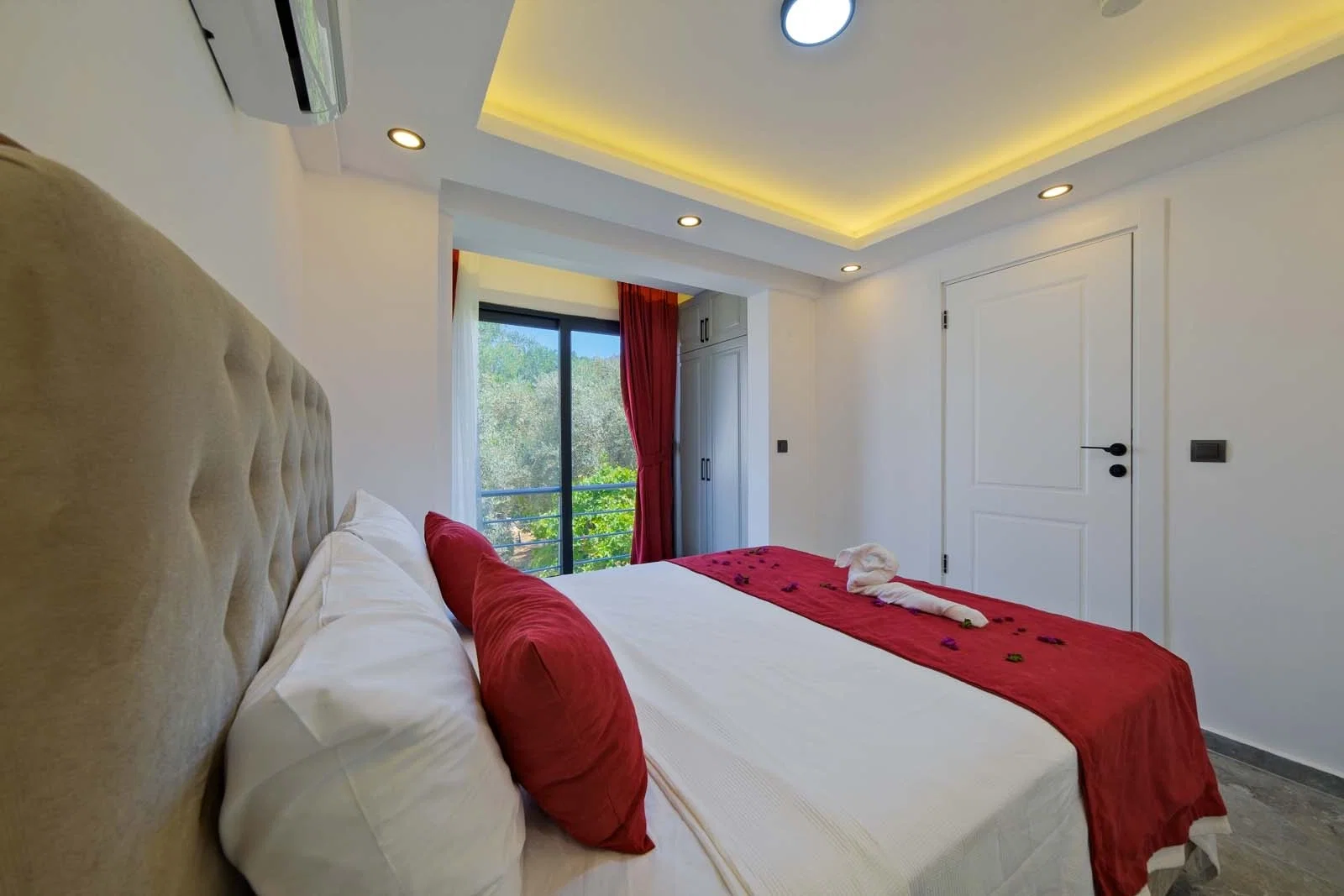 Fethiye’de Sakin Konumda, Özel Havuzlu, 3 Yatak Odalı, Kiralık Villa
