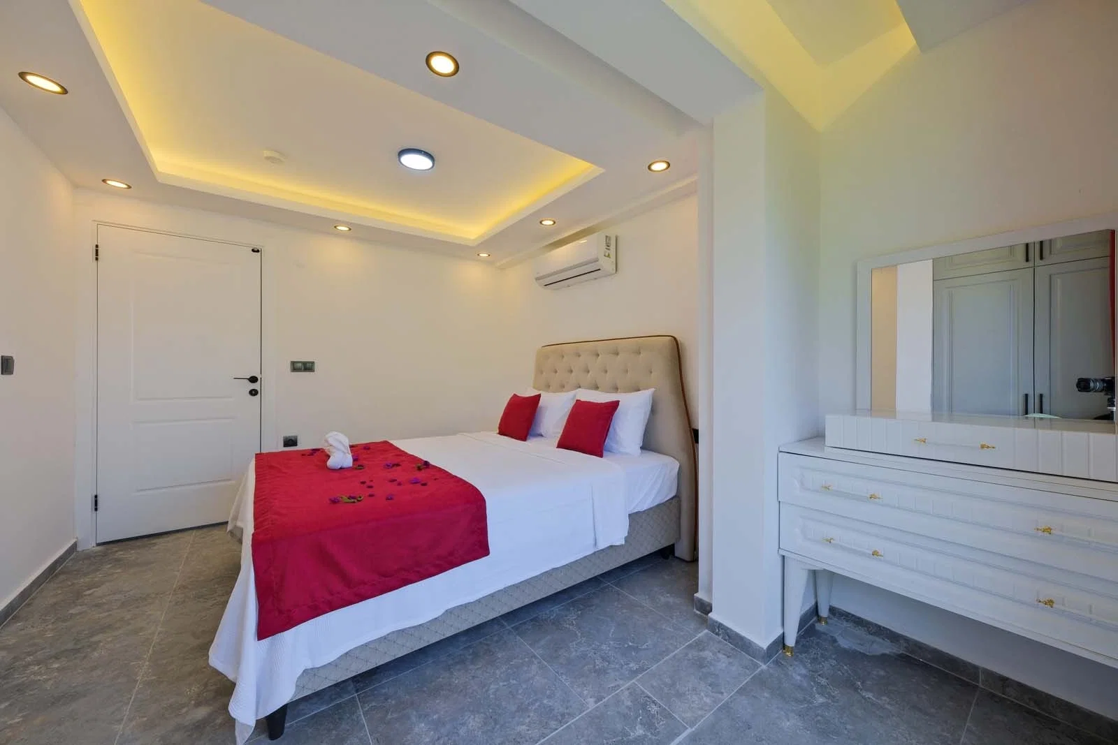 Fethiye’de Sakin Konumda, Özel Havuzlu, 3 Yatak Odalı, Kiralık Villa