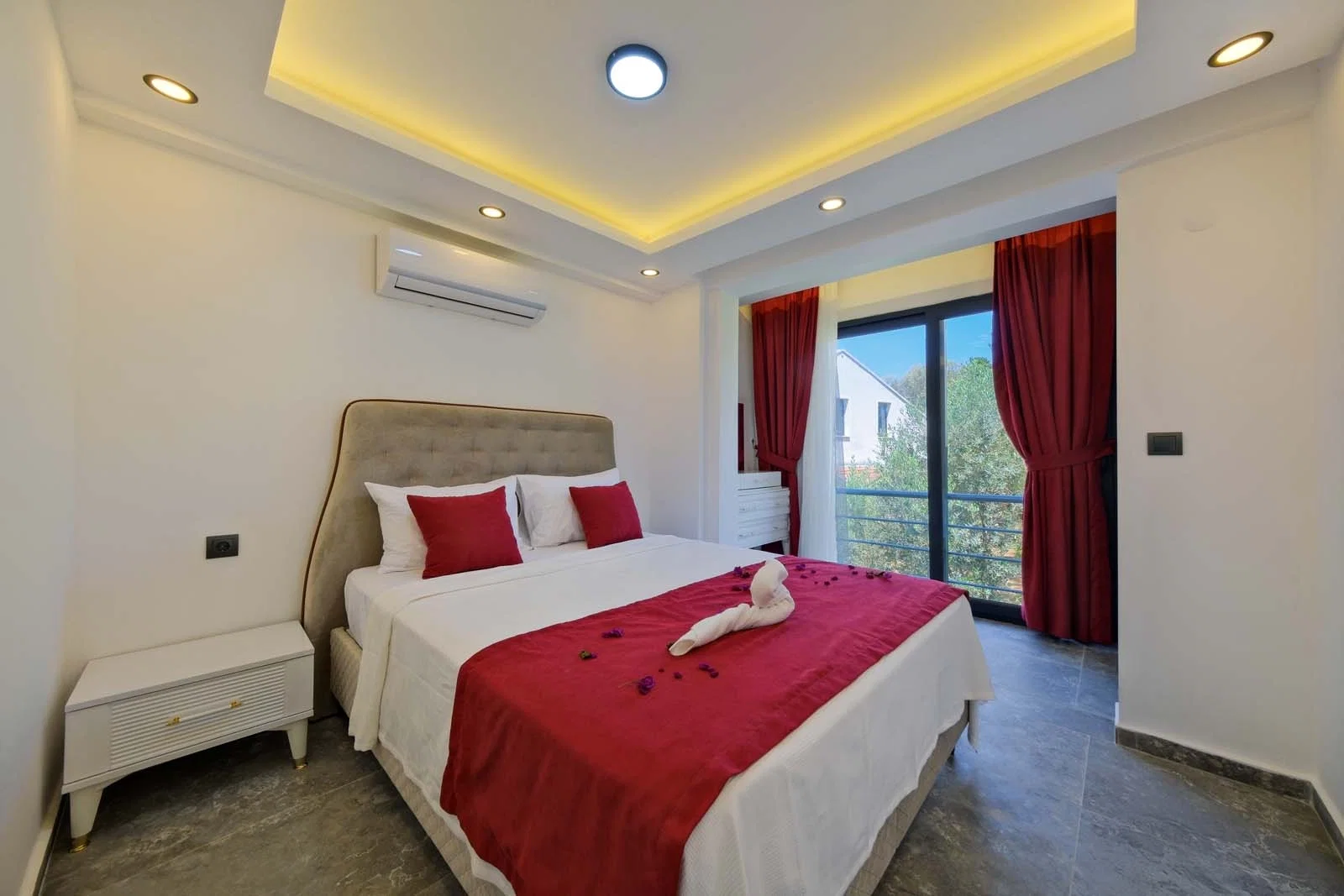 Fethiye’de Sakin Konumda, Özel Havuzlu, 3 Yatak Odalı, Kiralık Villa