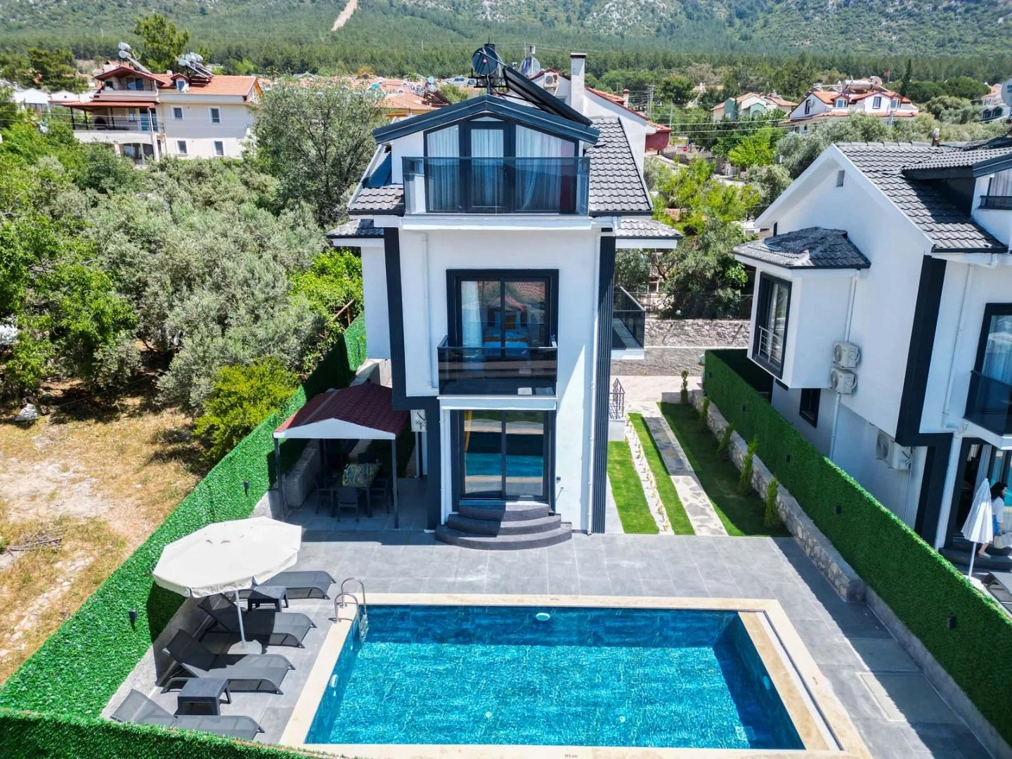 Fethiye’de Sakin Konumda, Özel Havuzlu, 3 Yatak Odalı, Kiralık Villa
