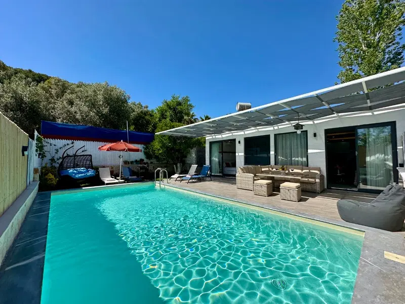 İslamlar’da korunaklı havuzlu kiralık villa