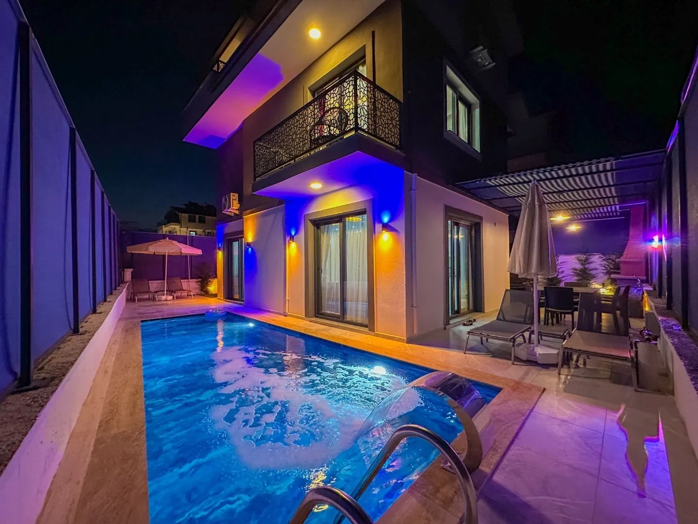 Fethiye’de korunaklı havuzlu kiralık villa