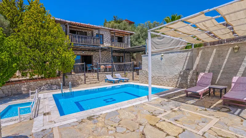 İslamlar’da korunaklı havuzlu kiralık villa