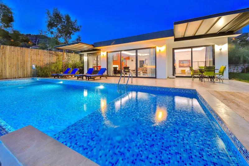 İslamlar’da korunaklı havuzlu kiralık villa