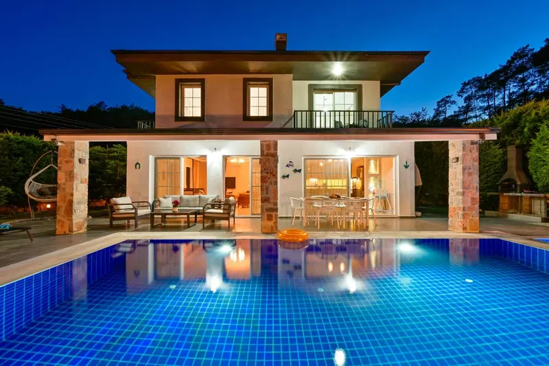 Fethiye’de korunaklı havuzlu kiralık villa