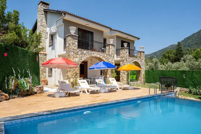 6 Kişilik Korunaklı Havuzlu Ekonomik Villa, Fethiye’de Huzurlu Bir Konumda