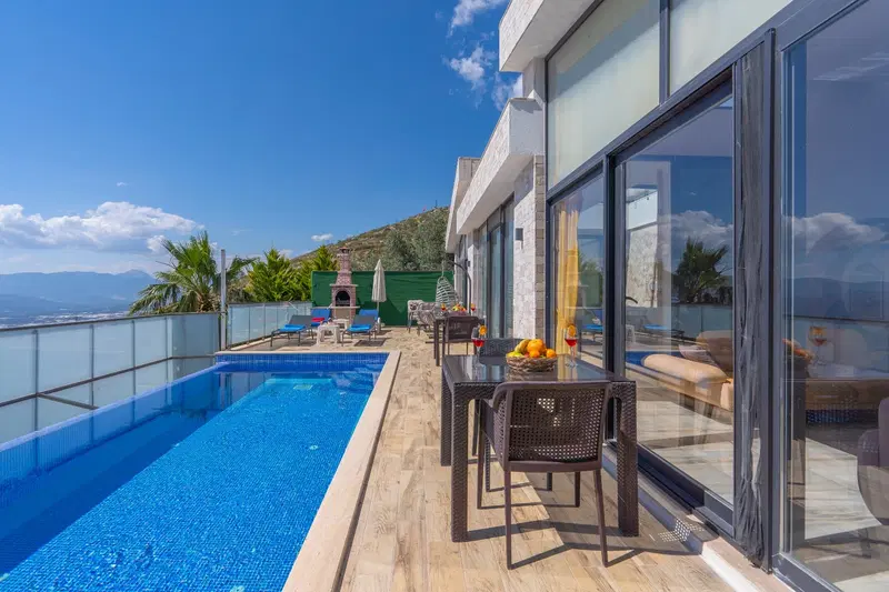 Üzümlü’de ısıtmalı havuzlu kiralık villa, fotoğraf 2