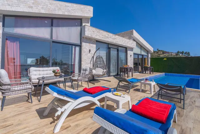 Üzümlü Kiralık Villa: Balayına Uygun, Isıtmalı Havuzlu, 2 Yatak Odalı