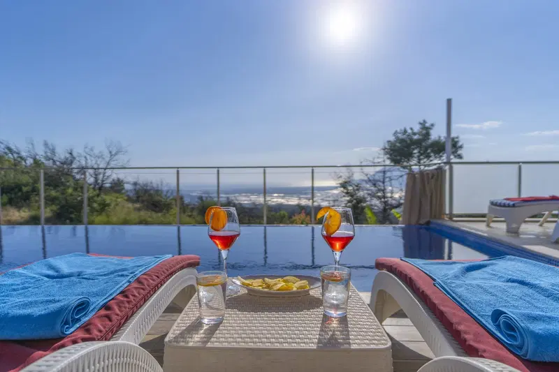 Üzümlü’de korunaklı havuzlu kiralık villa, fotoğraf 8