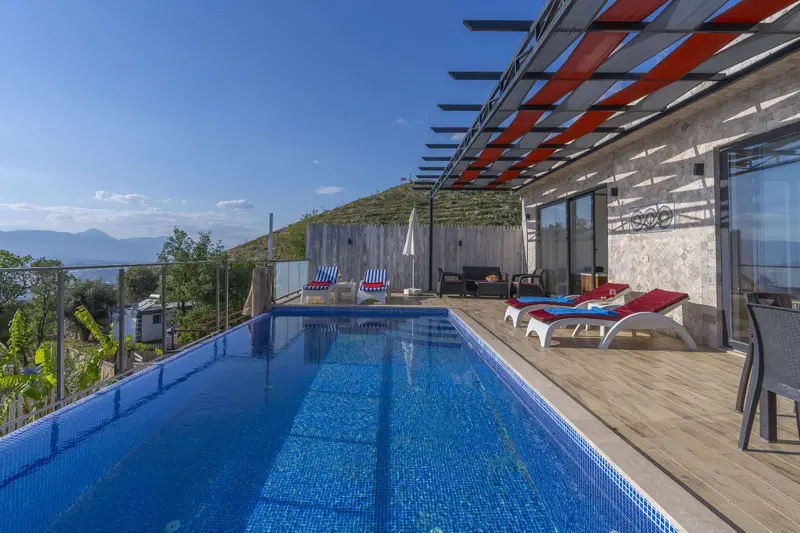 Üzümlü’de ısıtmalı havuzlu kiralık villa, fotoğraf 2