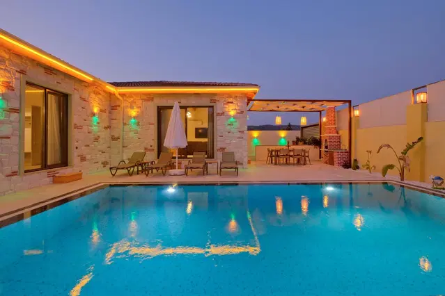 Fethiye Kiralık Villa: Balayına Uygun, Korunaklı Havuzlu, 4 Kişilik