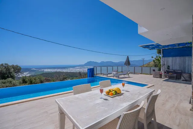 Üzümlü’de doğa manzaralı kiralık villa, fotoğraf 3