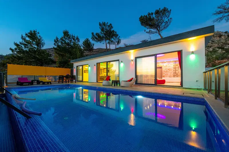 Üzümlü’de jakuzili kiralık villa, fotoğraf 11