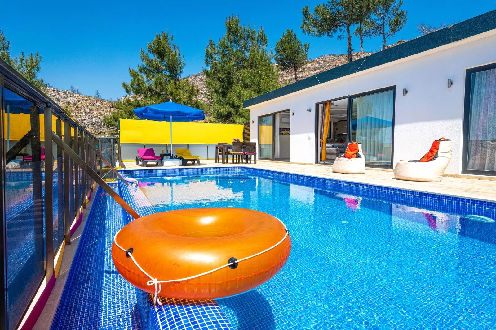 Üzümlü’de jakuzili kiralık villa