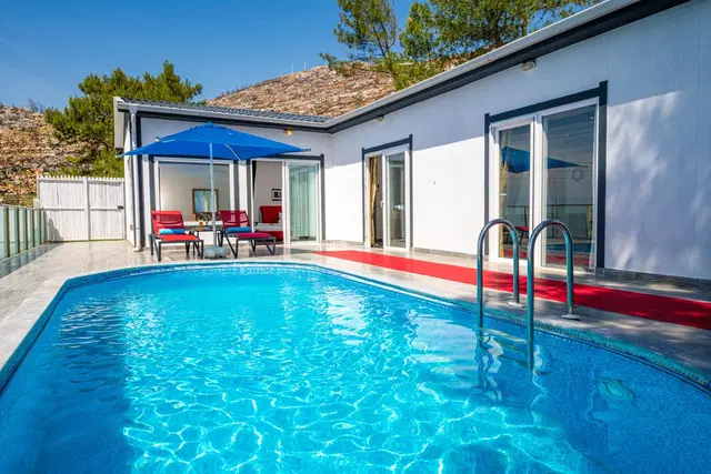 Üzümlü’de jakuzili kiralık villa, fotoğraf 2
