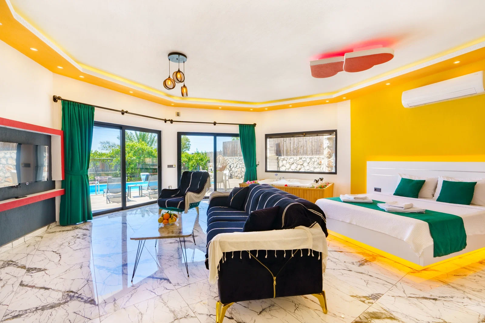 Üzümlü’de Balayı Çiftlerine Uygun, Korunaklı Havuzlu, 1 Yatak Odalı, Ekonomik Villa