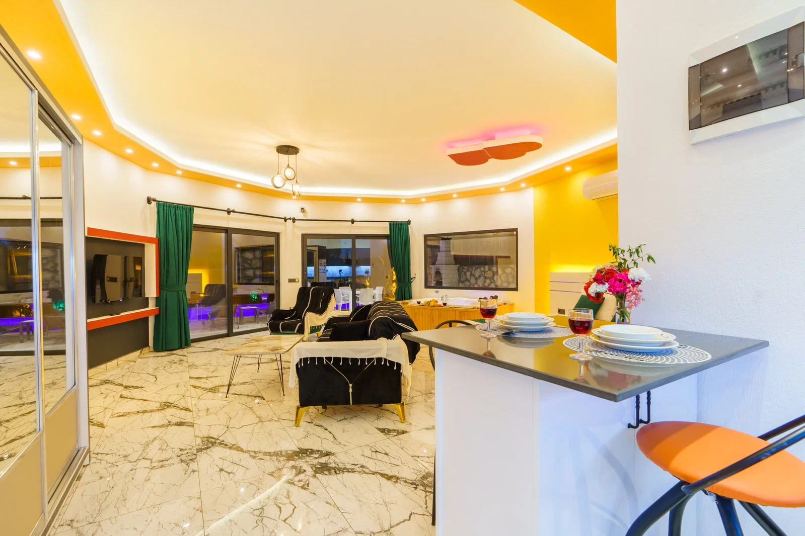 Üzümlü’de Balayı Çiftlerine Uygun, Korunaklı Havuzlu, 1 Yatak Odalı, Ekonomik Villa