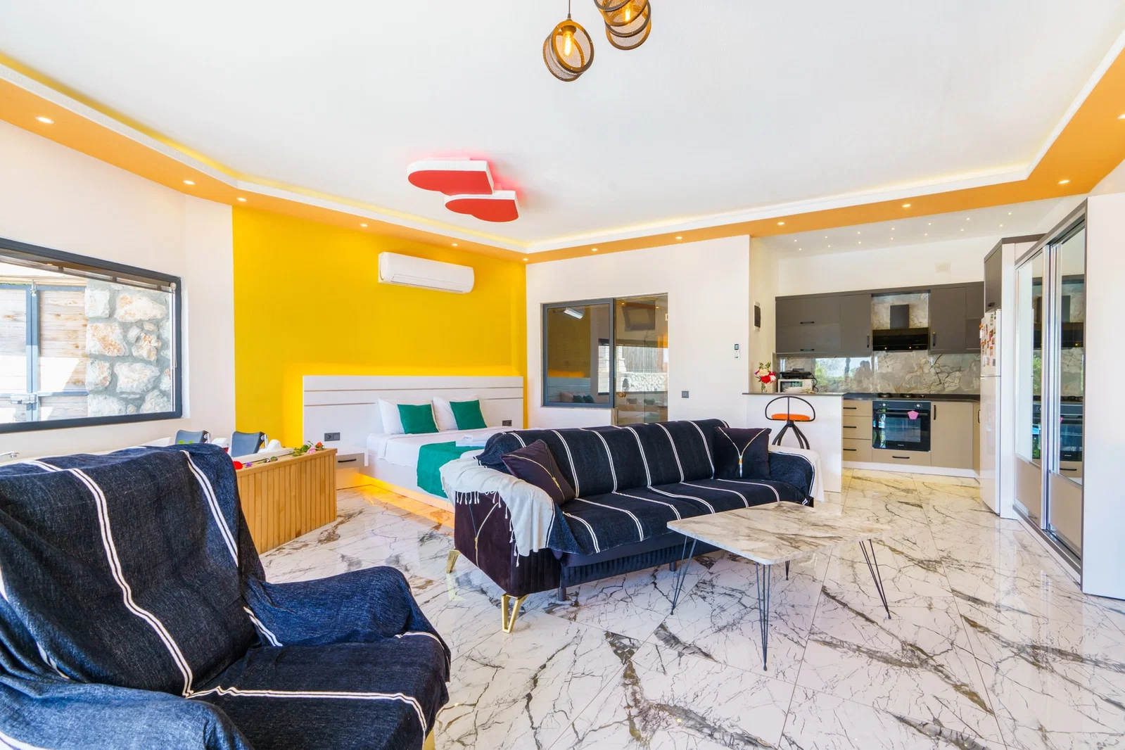 Üzümlü’de Balayı Çiftlerine Uygun, Korunaklı Havuzlu, 1 Yatak Odalı, Ekonomik Villa