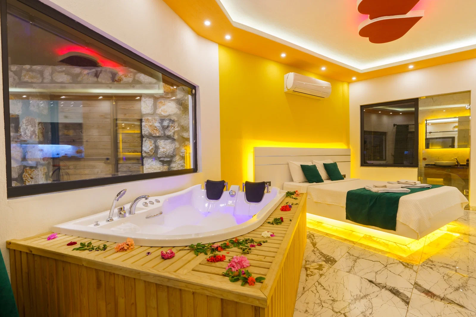 Üzümlü’de Balayı Çiftlerine Uygun, Korunaklı Havuzlu, 1 Yatak Odalı, Ekonomik Villa