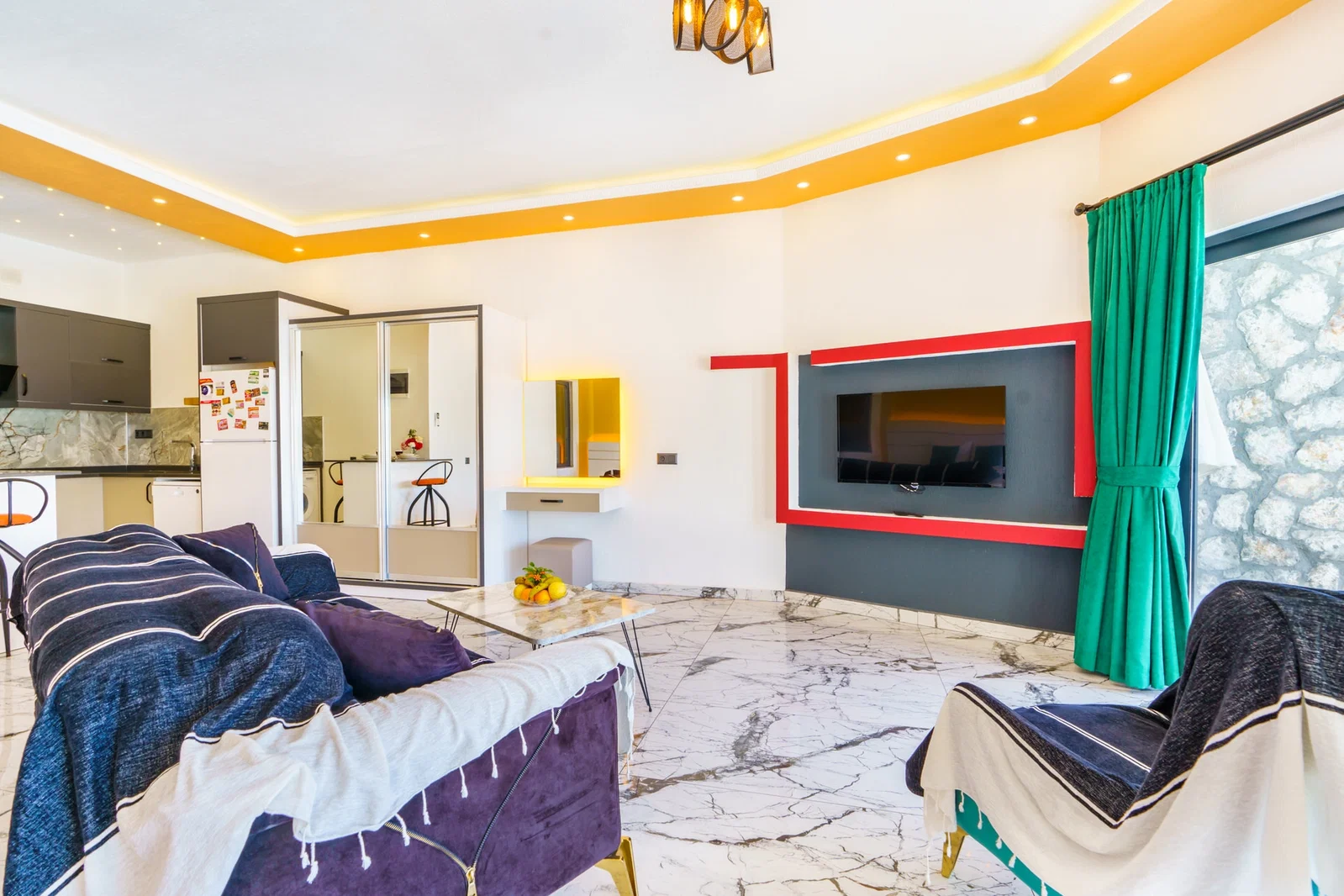 Üzümlü’de Balayı Çiftlerine Uygun, Korunaklı Havuzlu, 1 Yatak Odalı, Ekonomik Villa