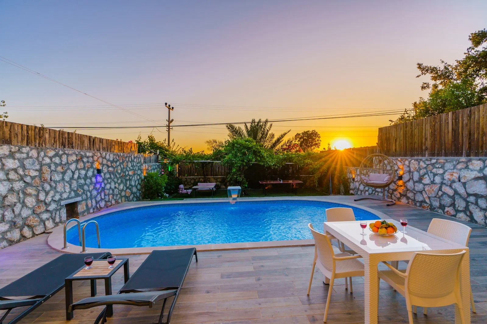 Üzümlü’de Balayı Çiftlerine Uygun, Korunaklı Havuzlu, 1 Yatak Odalı, Ekonomik Villa