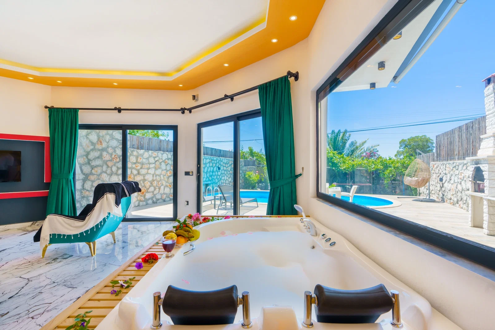 Üzümlü’de Balayı Çiftlerine Uygun, Korunaklı Havuzlu, 1 Yatak Odalı, Ekonomik Villa