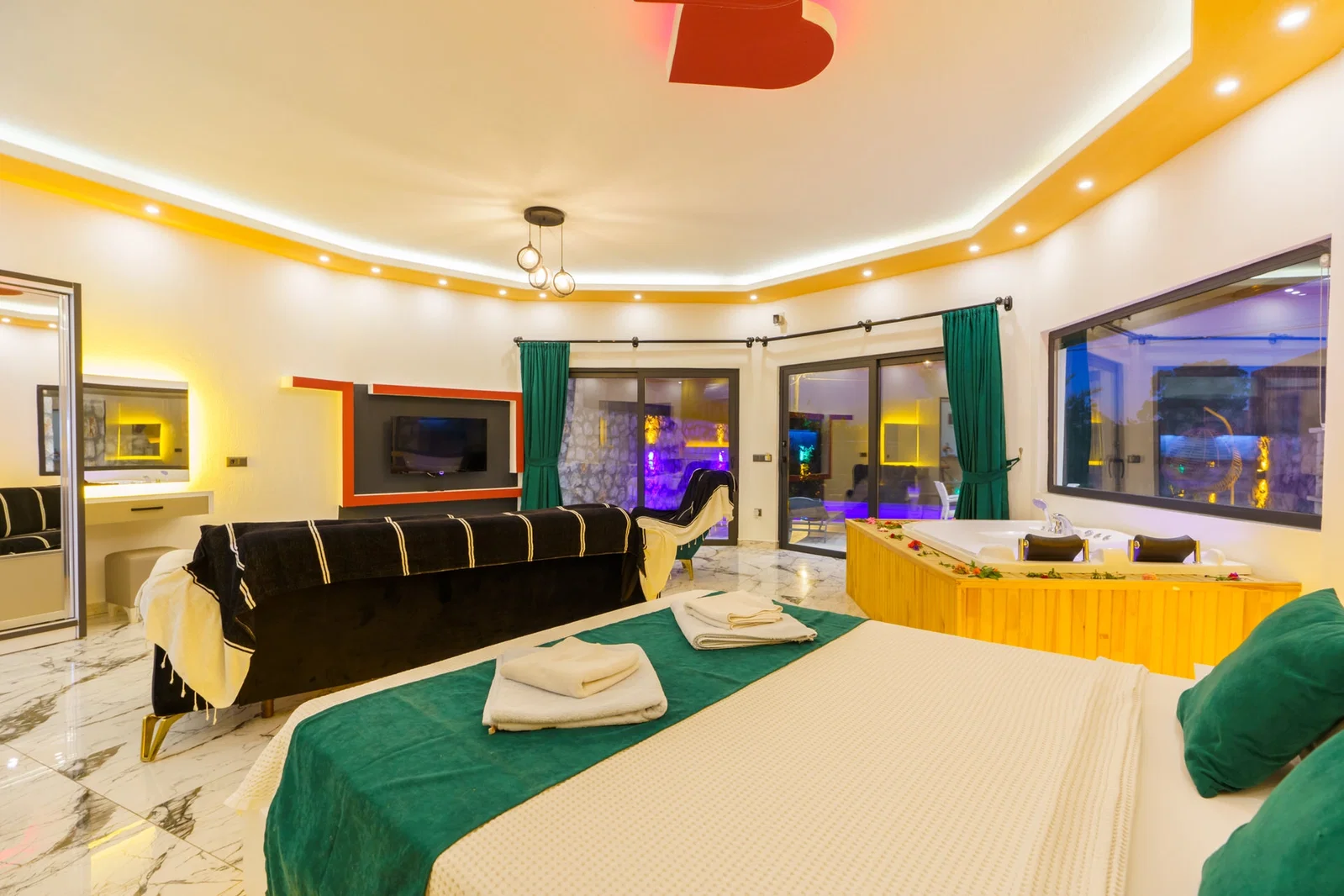 Üzümlü’de Balayı Çiftlerine Uygun, Korunaklı Havuzlu, 1 Yatak Odalı, Ekonomik Villa
