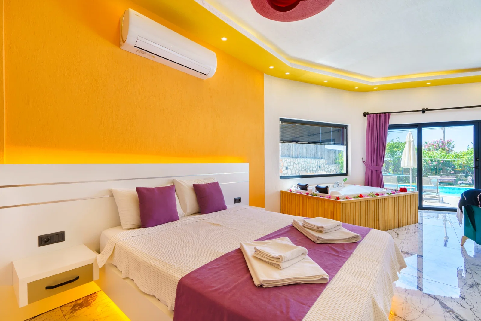 Üzümlü’de Balayı Çiftlerine Uygun, Korunaklı Havuzlu, 1 Yatak Odalı, Kiralık Villa